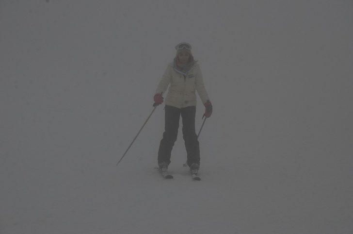 Uludağ yoğun kar ve sise rağmen doldu taştı G4