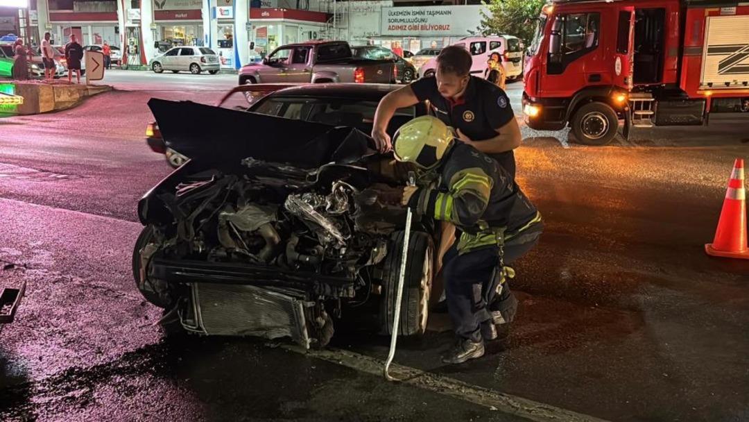 Kocaeli’de iki otomobil çarpıştı: 4 yaralı 2