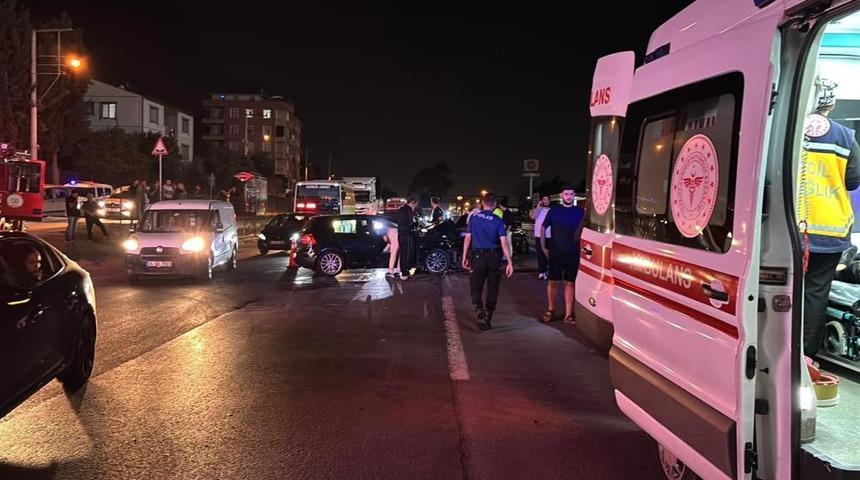 Kocaeli’de iki otomobil çarpıştı: 4 yaralı