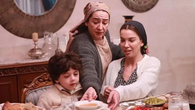 Uzak Şehir'in Ümmü'sü kim oldu? Setten gelen kare seyirciyi şaşırttı: Hiç olmamış