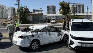 Diyarbakır’da asfalt paleti otomobile çarptı