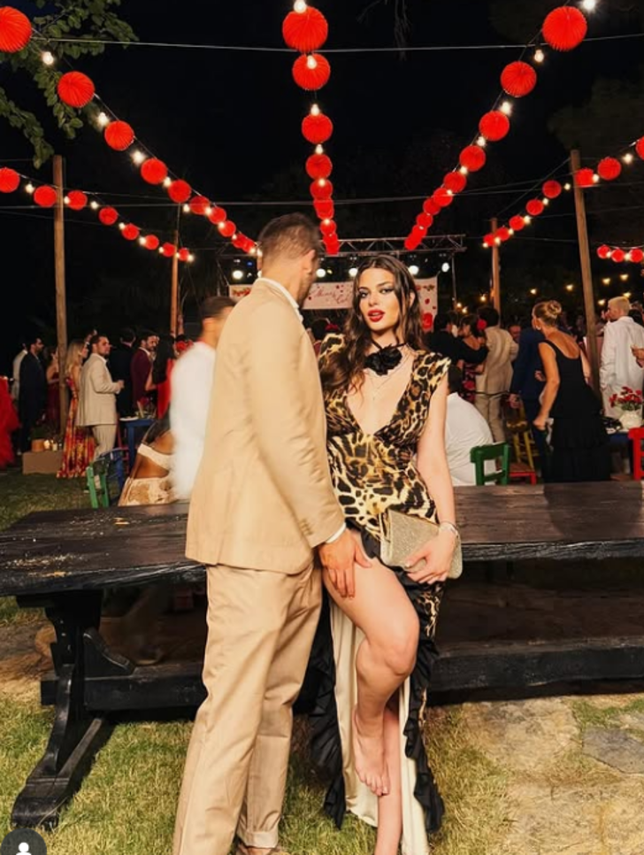 Derin Talu bu sefer sevgilisiyle denizin içinde oturdu! Pozlara yorum yağdı G1