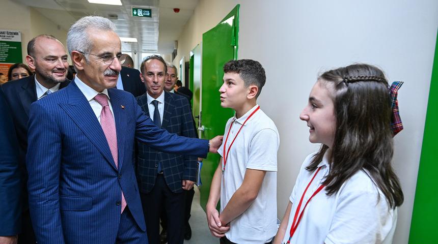 Düzce’ye modern eğitim yuvası… Bakan Uraloğlu’nun katılımıyla açılış törenini gerçekleştirdi