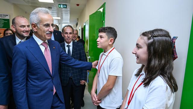 Düzce’ye modern eğitim yuvası… Bakan Uraloğlu’nun katılımıyla açılış törenini gerçekleştirdi