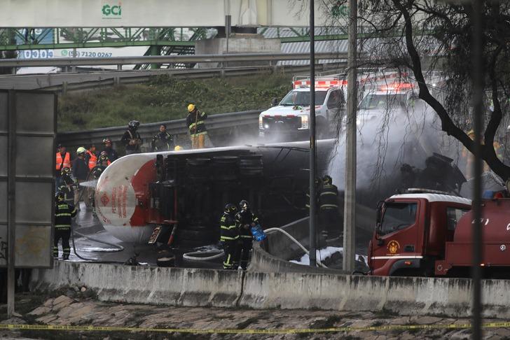 Ortalık bir anda savaş alanına döndü! Meksika'da can pazarı: 4 ölü 90 yaralı... LPG taşıyan tankerin devrilip patladığı anlar... G1