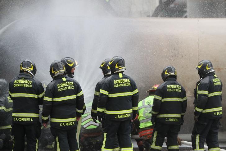 Ortalık bir anda savaş alanına döndü! Meksika'da can pazarı: 4 ölü 90 yaralı... LPG taşıyan tankerin devrilip patladığı anlar... G2
