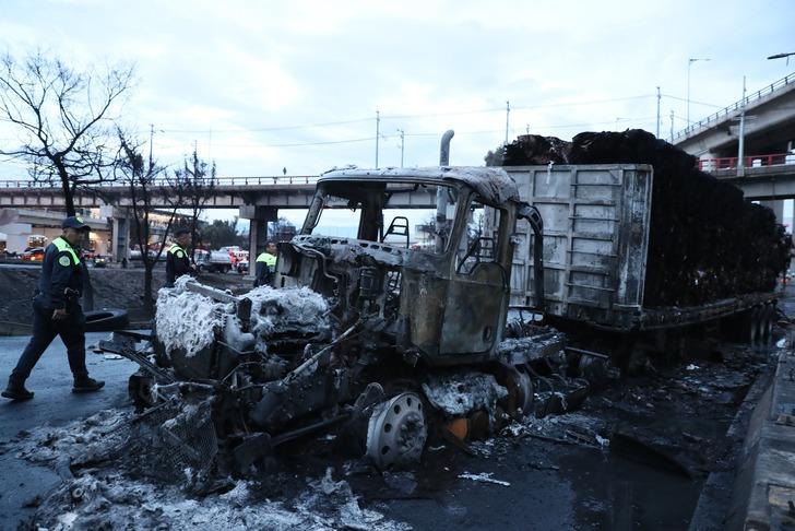 Ortalık bir anda savaş alanına döndü! Meksika'da can pazarı: 4 ölü 90 yaralı... LPG taşıyan tankerin devrilip patladığı anlar... G4