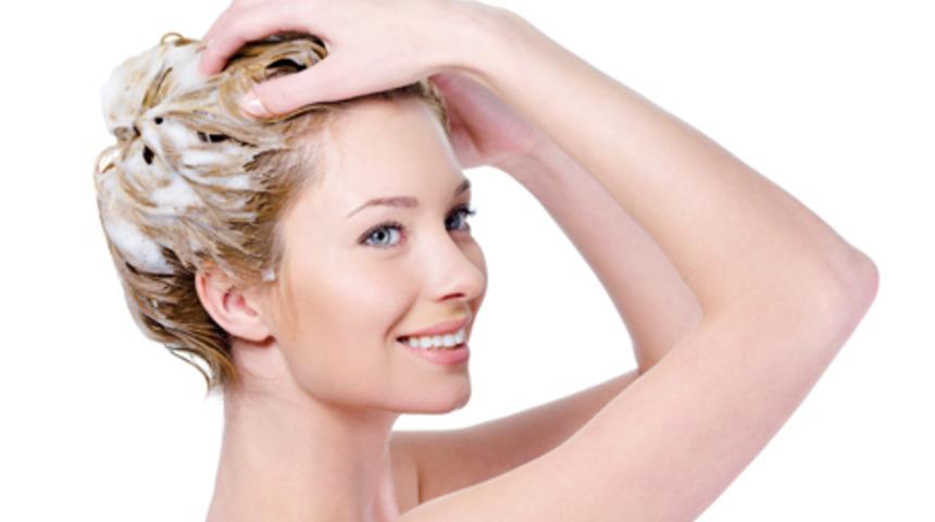 Boyalı sa&ccedil;lara onarıcı organik şampuan