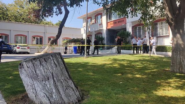 Zeytinburnu'nda hastane bahçesinde silahlı saldırı! 