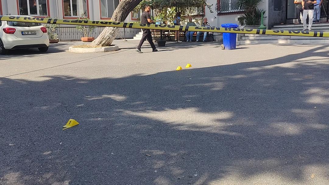 Zeytinburnu nda hastane bahçesinde silahlı saldırı! 1