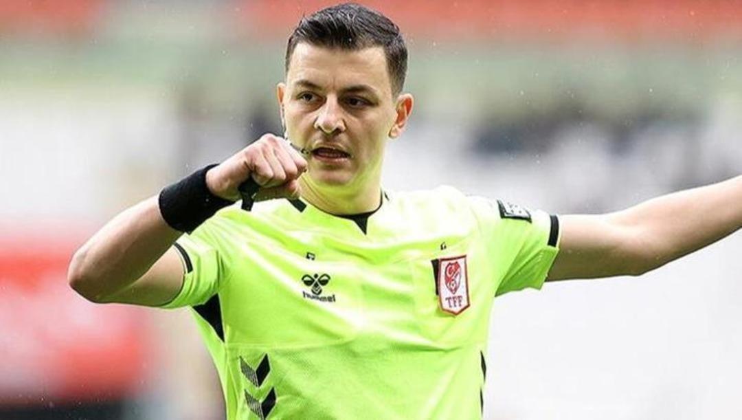 Fenerbahçe-Trabzonspor derbisinin hakemi resmen belli oldu! Kariyerinde ilk kez derbi yönetecek 1