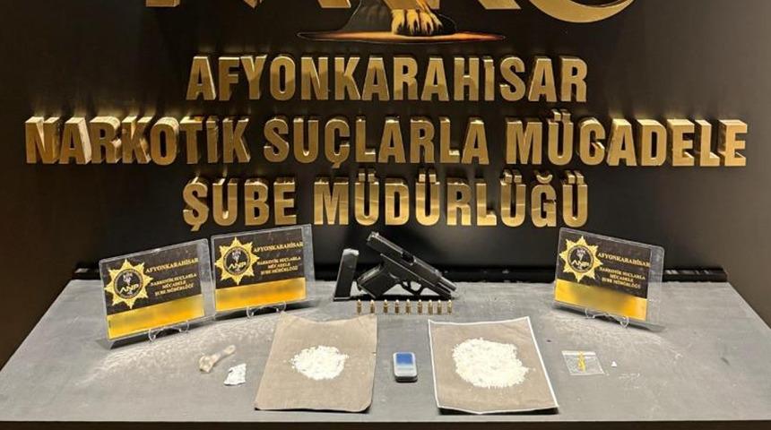 Uyuşturucu ve tabancayla yakalanan şahıs tutuklandı