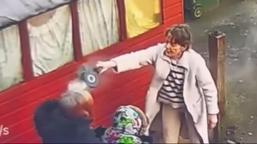 Torununun yanında komşusu dehşeti yaşattı! Kafasından aşağıya kaynar su döktü: Aldığı ceza pes dedirtti 2