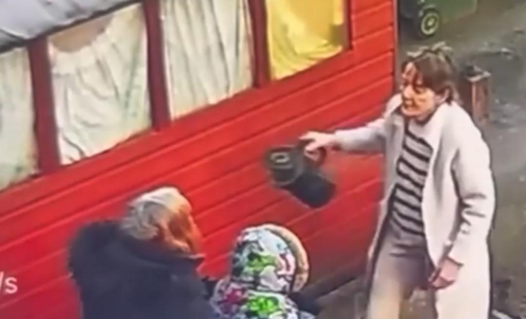 Torununun yanında komşusu dehşeti yaşattı! Kafasından aşağıya kaynar su döktü: Aldığı ceza pes dedirtti 1