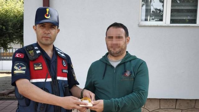 Bulunan altın dolu çanta sahibine teslim edildi