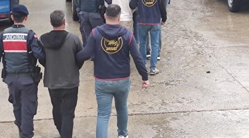 Bolu'da 'çocuğa cinsel istismar' ve 'dolandırıcılıktan' aranan 2 kişi yakalandı