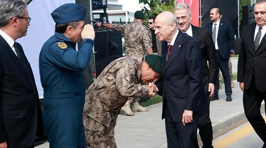 Bahçeli'nin elini öpmüştü! Özel Harekat Başkanı Süleyman Karadeniz'in yeni görev yeri belli oldu