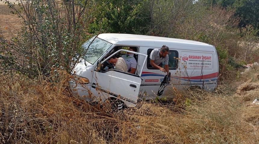 Pınarhisar'da panelvan araç şarampole uçtu: 2 yaralı
