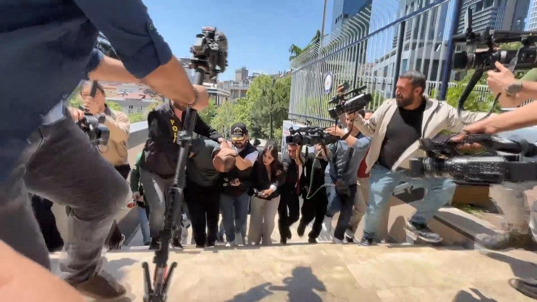 Boşandığı eşi Bahar Aksu yu sokak ortasına öldürmüştü! Mahkeme hepsine ağırlaştırılmış müebbet hapis verdi 1