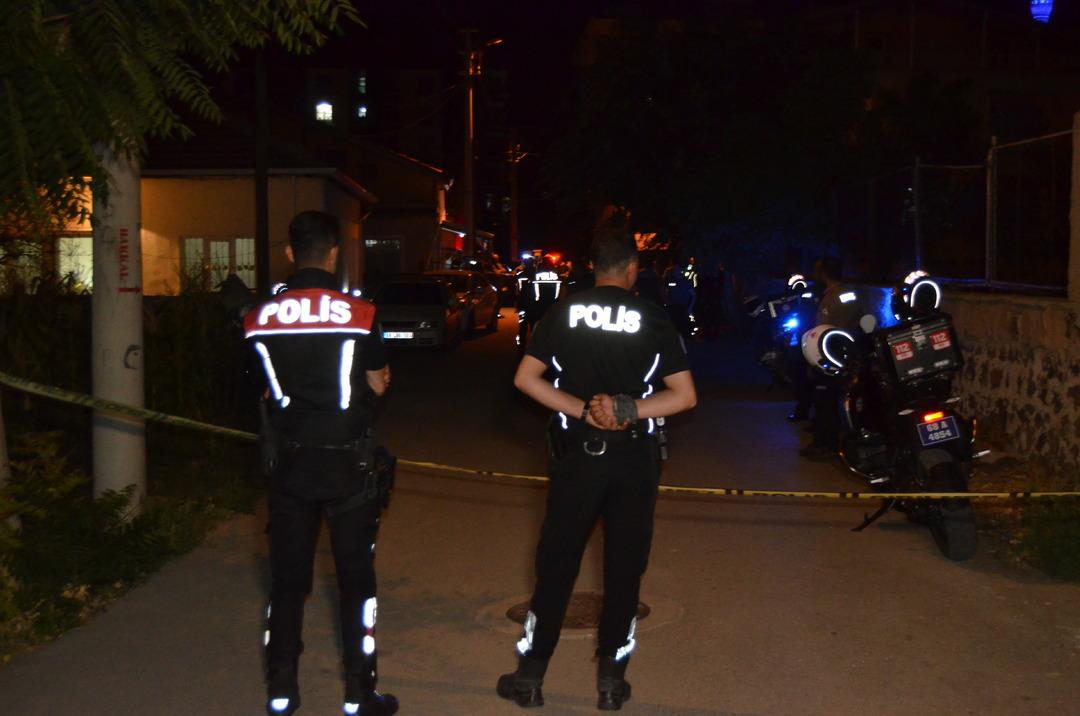 Aksaray da dehşet: 19 yaşındaki Ömer annesi, kardeşi ve komşusunu tabancayla vurdu, intihara kalkıştı! 1