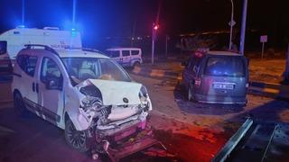 Ağrı'da iki aracın çarpıştığı kazada 3 kişi yaralandı