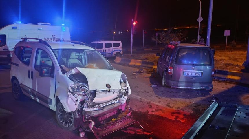 Ağrı'da iki aracın çarpıştığı kazada 3 kişi yaralandı