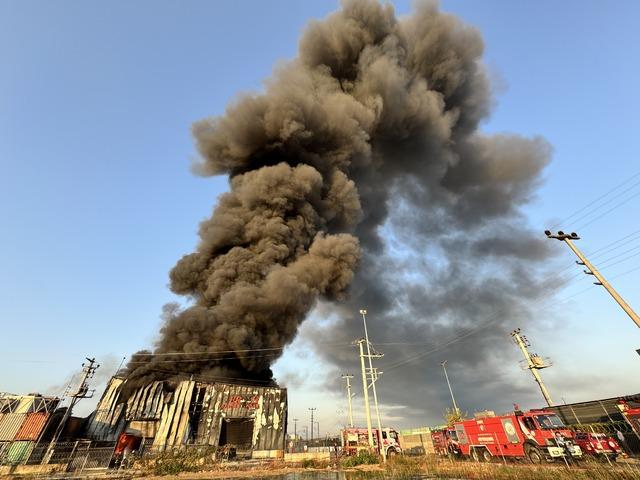 Kocaeli de lojistik deposunda çıkan yangın kontrol altına alındı 7