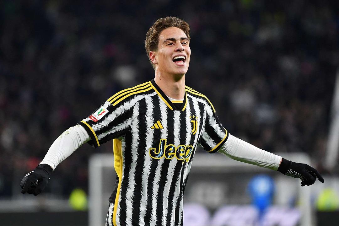 Milli oyuncumuz Kenan Yıldız ödüllere doymuyor! Bu kez de İtalya da ayın oyuncusu seçildi... 1