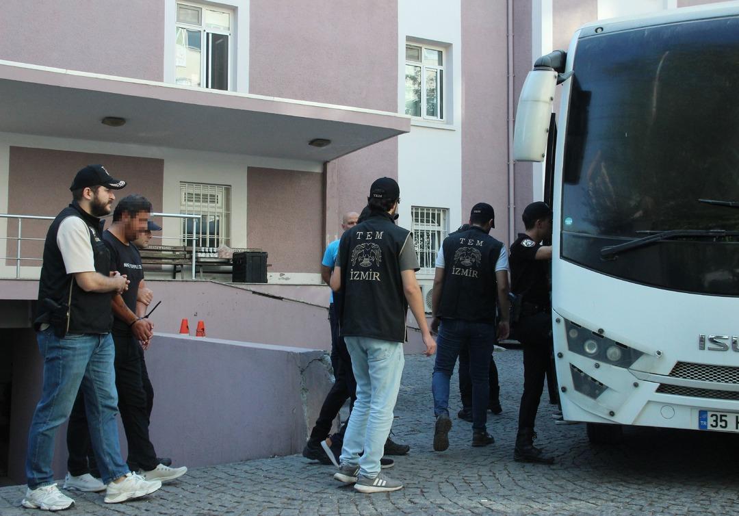 DEAŞ videolarından aldığı cesaretle İzmir sokaklarında keşfe çıkmış: Hainin tüm adımları deşifre oldu! Gece kulüplerine bile bakmış 11