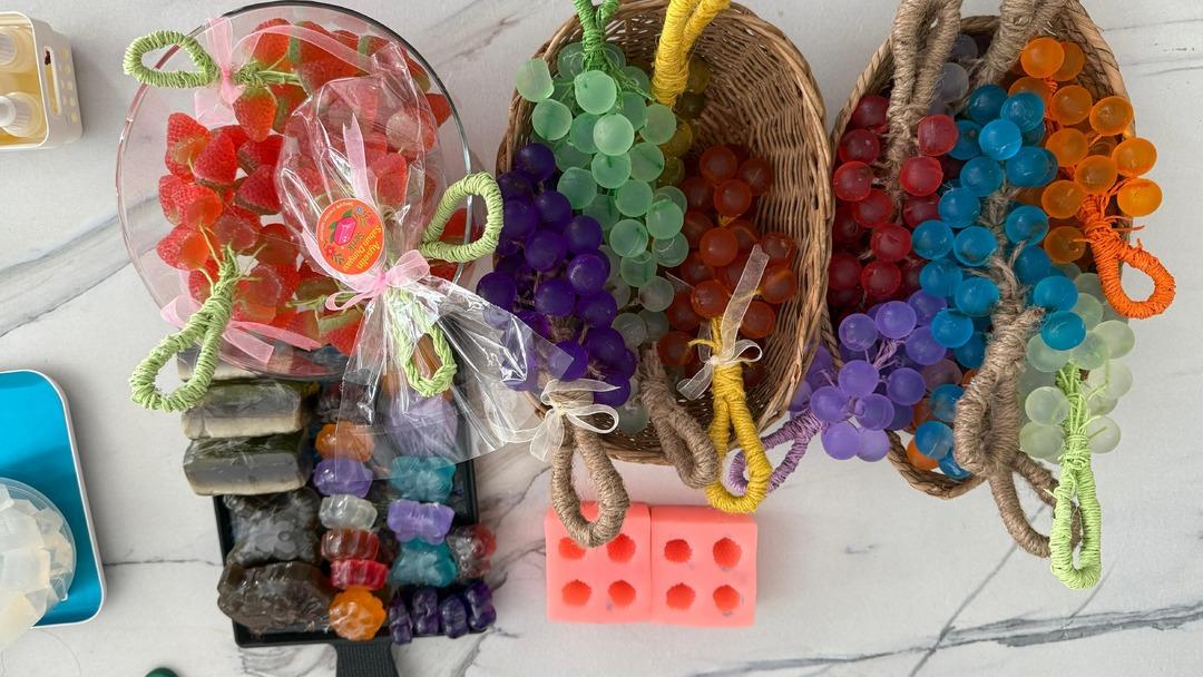 Anne olunca kendi işini kurdu! Mutfağını atölyeye çevirdi: Meyve şeklinde süs sabunları tasarlıyor... 3