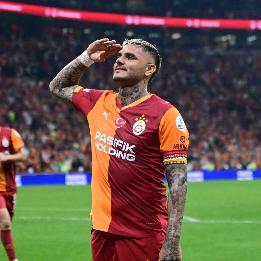 Galatasaray da Mauro Icardi sözleşmesiyle ilgili flaş bir karar aldı! Sevgilisini de düşünerek aldığı karar geniş yankı uyandırdı... 1