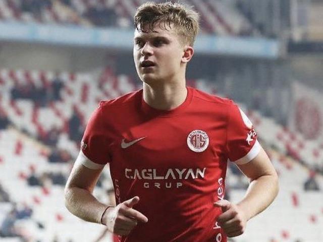 Süper Lig ekiplerinden Başakşehir transferin son gününde Antalyaspor'dan Kaluzinski’yi transfer etti!