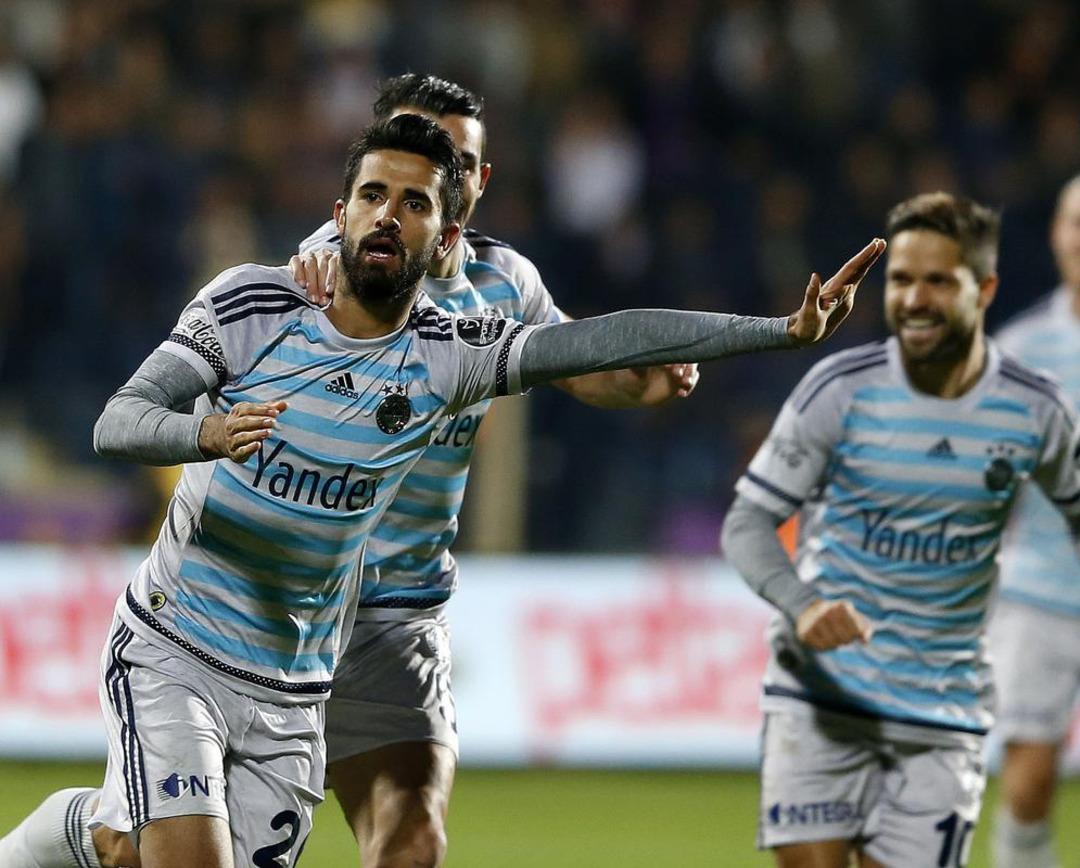 Osmanlıspor - Fenerbah&ccedil;e ma&ccedil;ından kareler