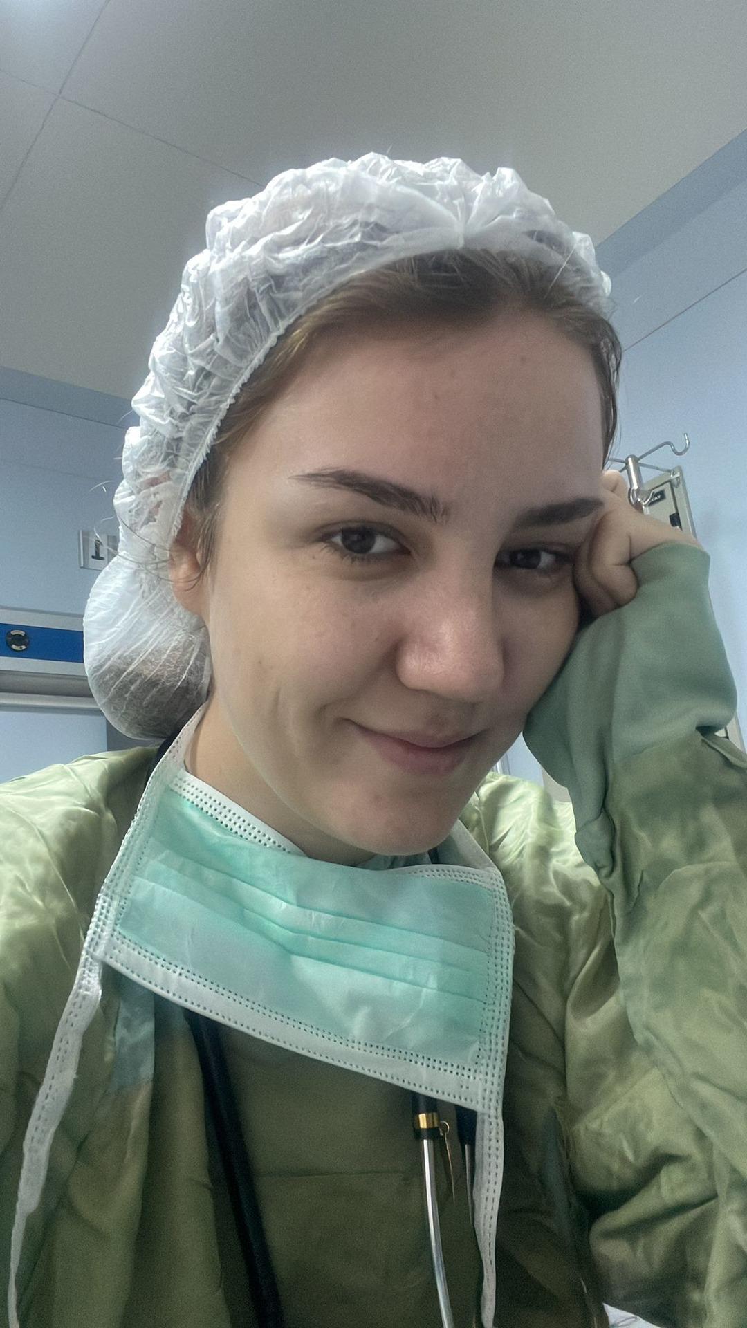 Bu görüntüler sosyal medyada çok konuşuldu! Pediatri doktorunun kuvöz başındaki nöbeti ilgi gördü: "Bebeğiniz burada ama biz de buradayız" 4