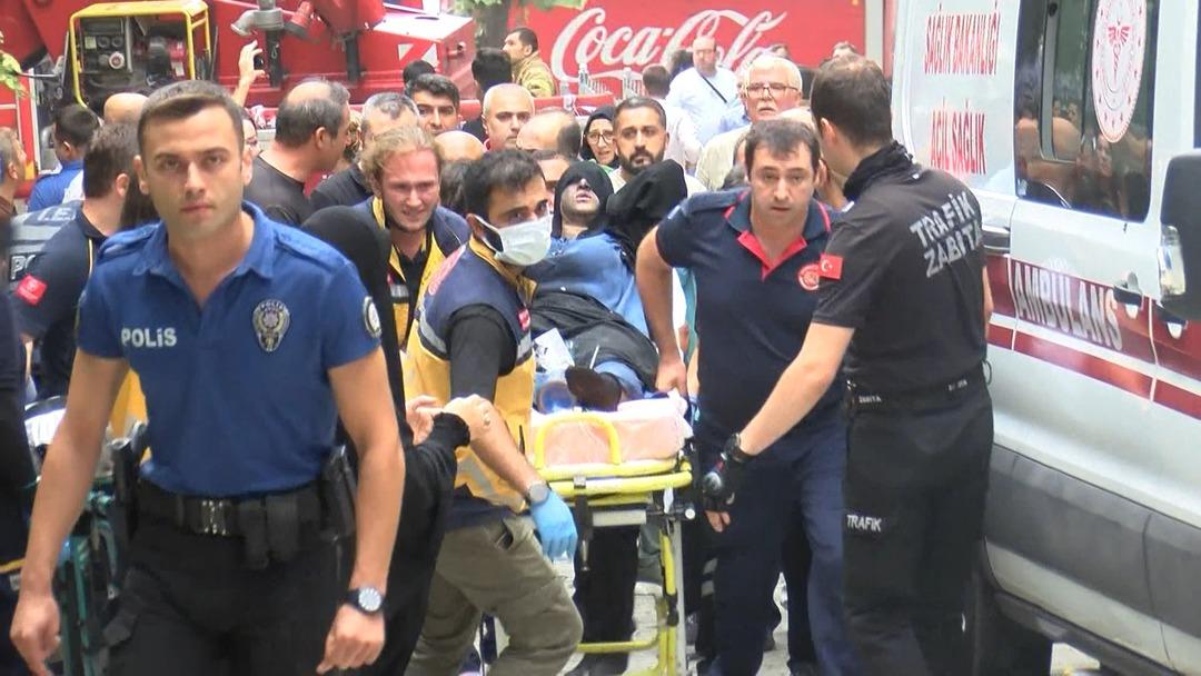 Küçükçekmece de 5 katlı binada yangın faciası: Bir kişi hayatını kaybetti! 2