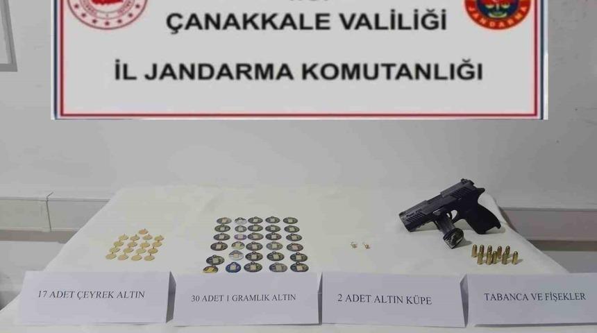 Jandarma çalınan altınları teslim etti