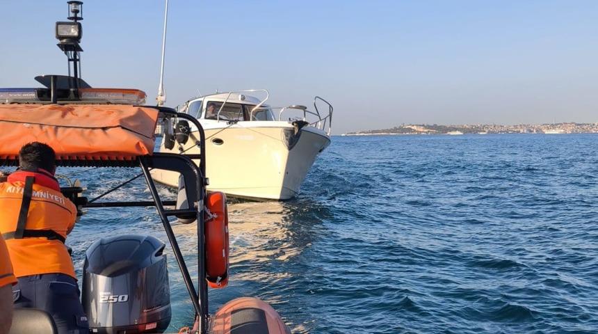 Ortaköy önlerinde sürüklenen tekne kurtarıldı
