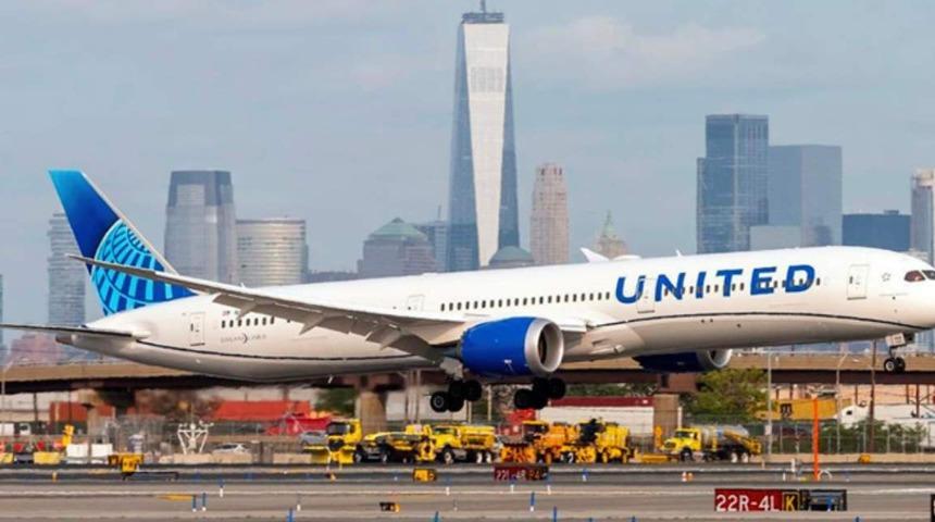 Havada korku dolu anlar! Yanmaya başladı, acil iniş yaptı