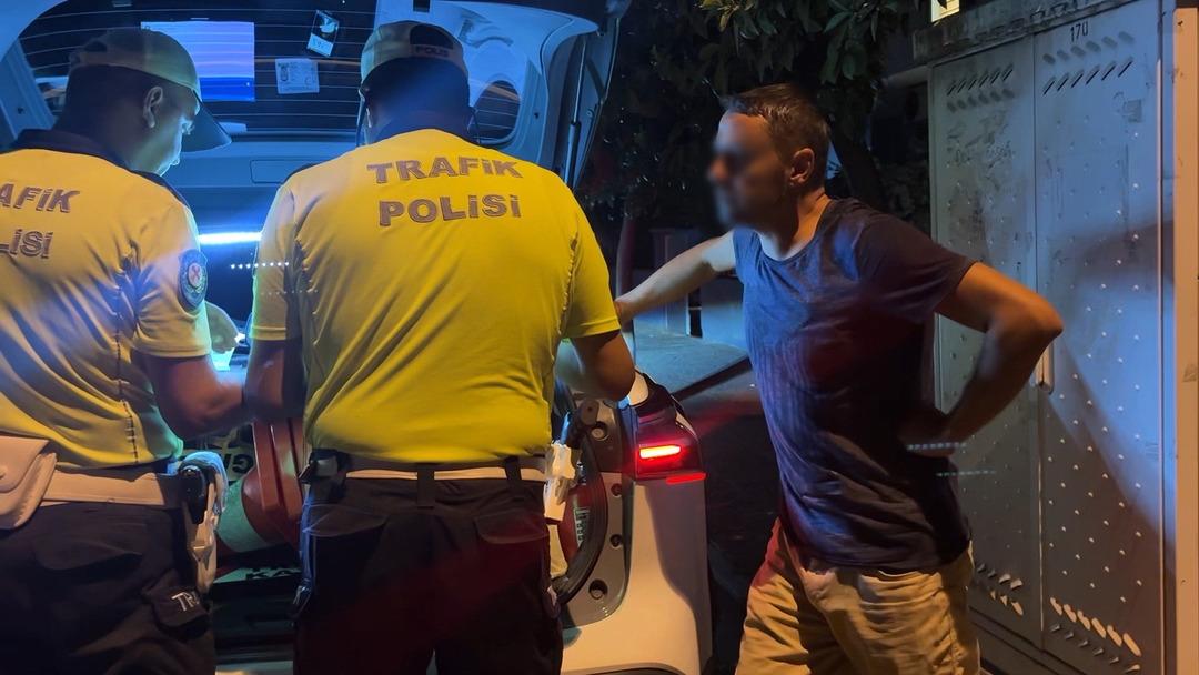 Aydın da hem alkollü hem ehliyetsiz sürücü 3 araca çarptı! Sözleri şaşkına çevirdi 4