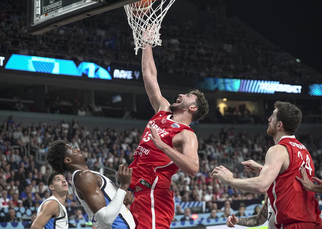 T�rkiye, Yunanistan'� ezdi ge�ti, Alperen �eng�n'den 'deniz' g�ndermesi geldi