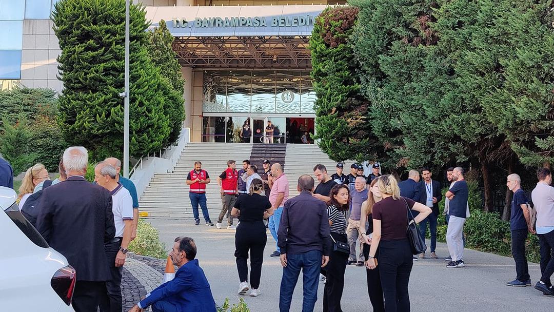Son dakika: Bayrampaşa Belediyesine operasyon! Belediye Başkanı Hasan Mutlu gözaltına alındı 3
