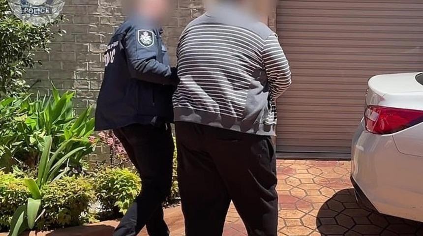 13 yaşındaki erkek rolüyle kız çocuklarını kandırdı! Açık fotoğraflar isteyip şantaj yaptı