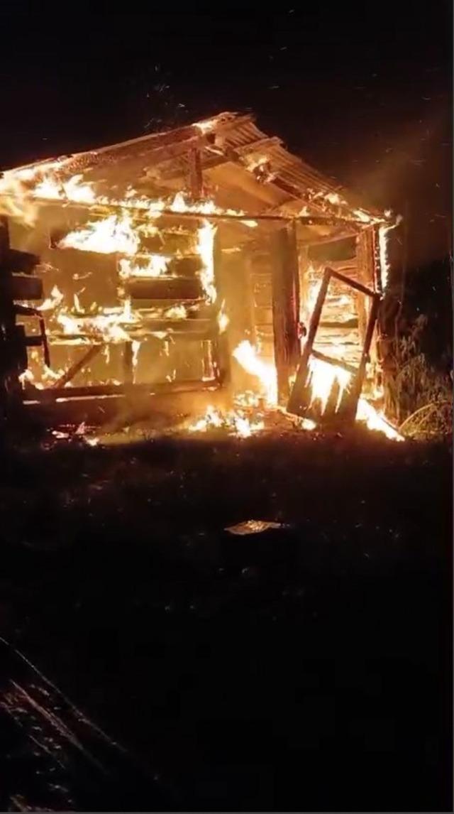 Tirebolu da fındık deposu yangını: Bir ton fındık kül oldu 2