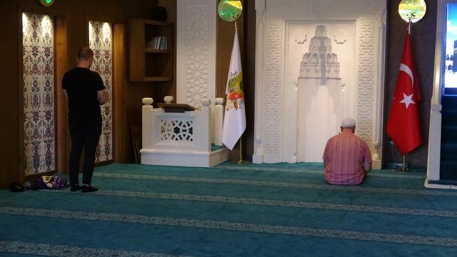 Yer: Trabzon! Caminin girişi görenleri şaşkına çevirdi! Daha önce böylesine raslamadım