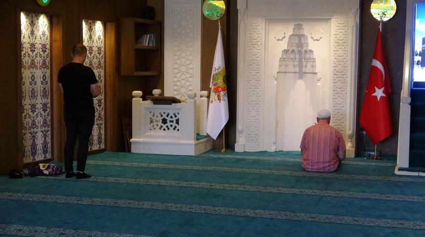 Yer: Trabzon! Caminin girişi görenleri şaşkına çevirdi! "Daha önce böylesine raslamadım"