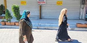 Dükkanları bir bir kapatıp gidiyorlar!