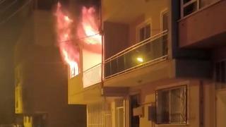 Evini ateşe veren baba öldü, oğlu yaralandı