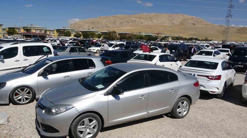 İkinci el oto pazarları hareketlenmeye başladı
