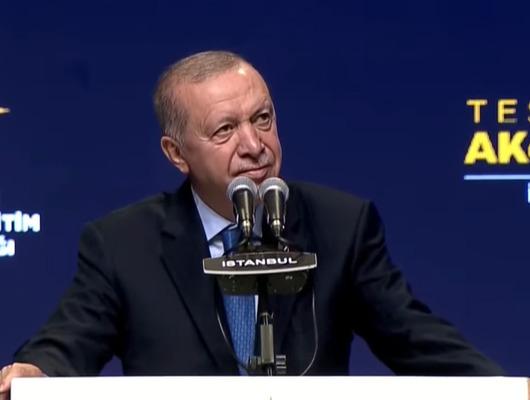 Erdoğan k&uuml;rs&uuml;den duyurdu, kameralar &Ouml;zlem Vural G&uuml;rzel'e d&ouml;nd&uuml;