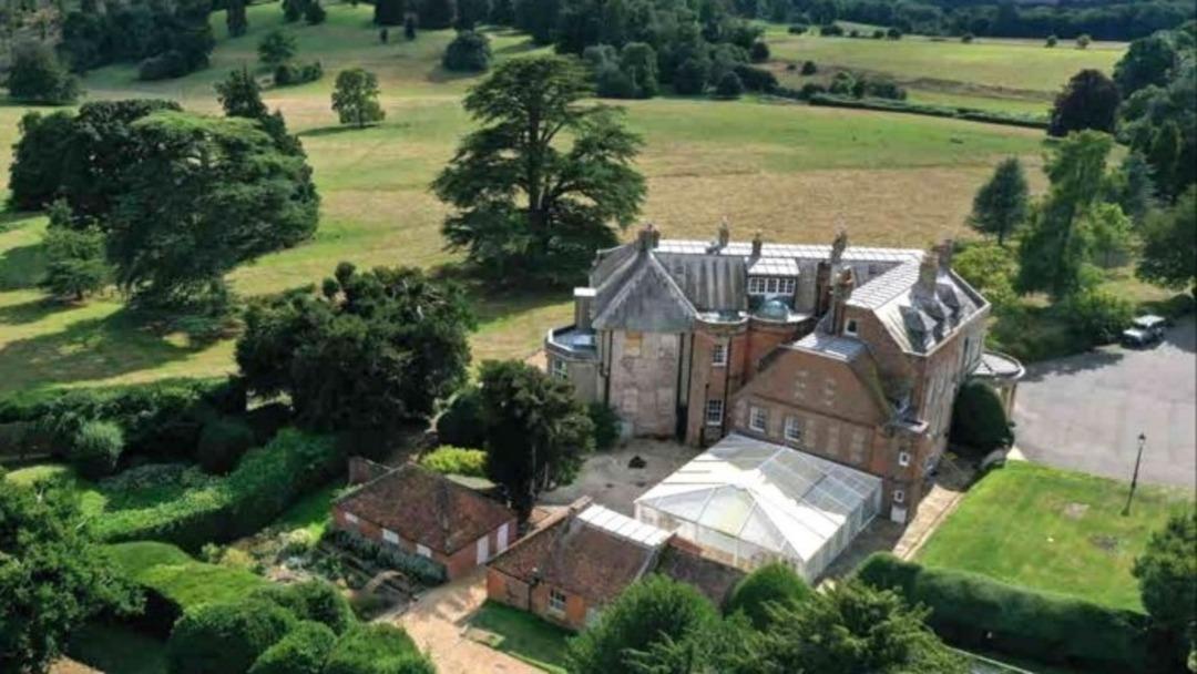 Ülkeyi karıştırdı, komşuları şikayetçi! Malikanesine tankerlerle su taşıtmış 2